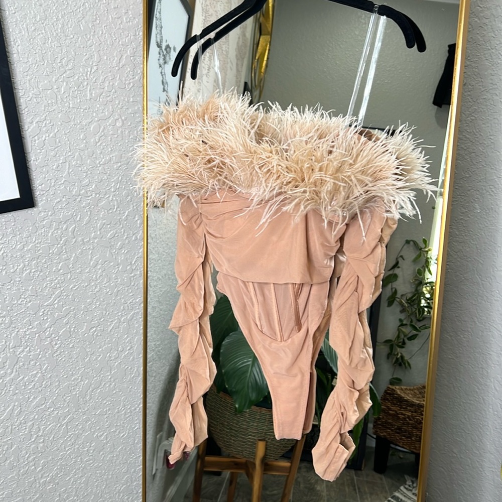 HOUSE OF CB 'Faith' Blush Off The Shoulder Feather Bodysuit NWOT - Picture 16 of 17